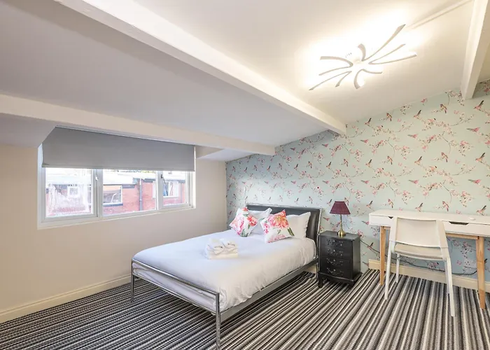 Bright 3bed Near Headingley Stadium & Station * Leeds (West Yorkshire)