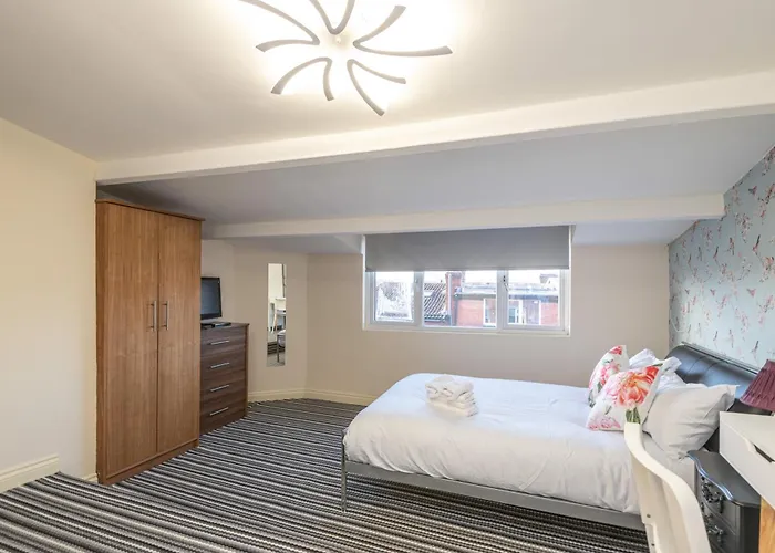 Bright 3bed Near Headingley Stadium & Station * Leeds (West Yorkshire)